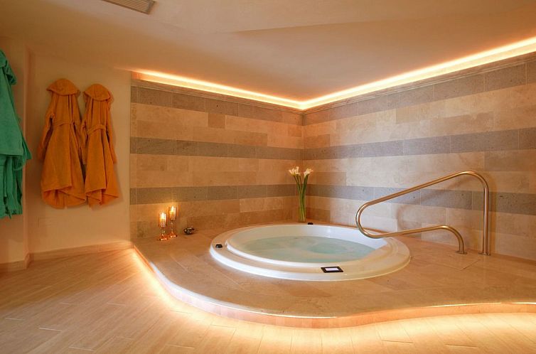 Vakantiehuis Villa mit Infinity-Pool