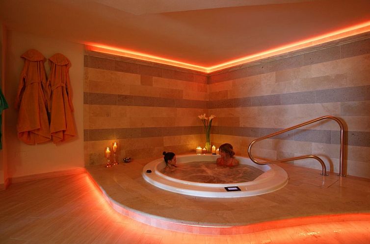 Vakantiehuis Villa mit Infinity-Pool