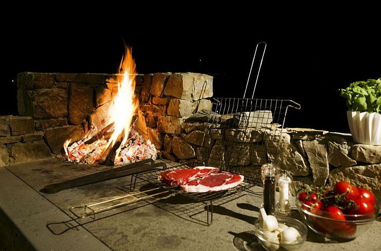 Vakantiehuis Villa mit Infinity-Pool