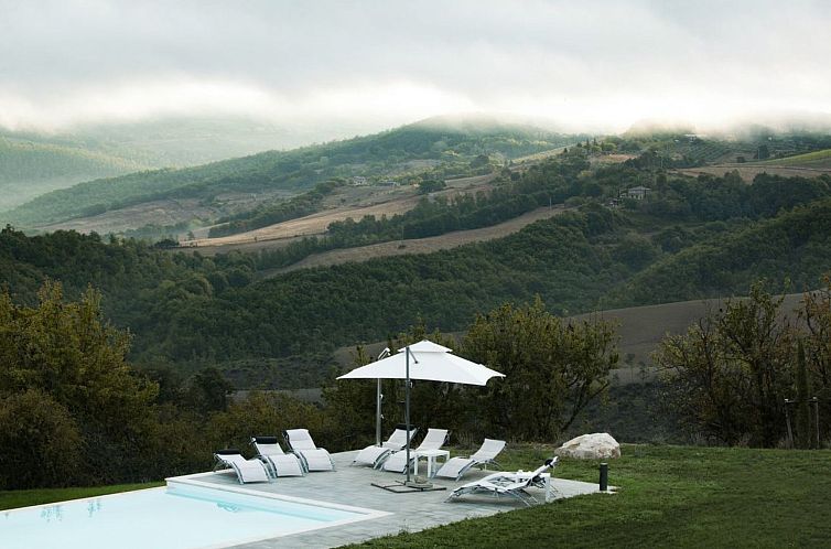 Vakantiehuis Villa mit Infinity-Pool