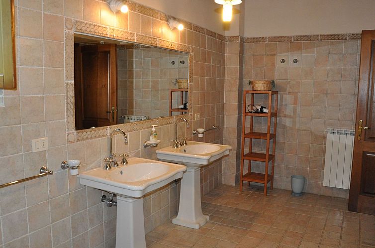 Appartement in Acquapendente mit großem Garten