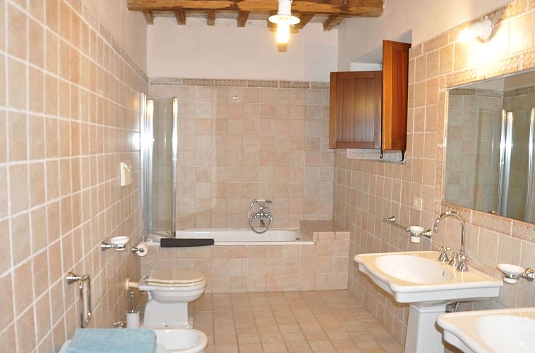 Appartement in Acquapendente mit großem Garten