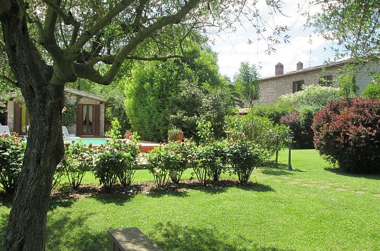 Vakantiehuis Villa mit privatem Pool 70 Kilometer von Rom en