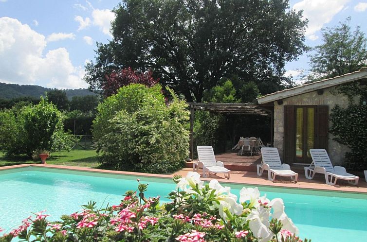 Vakantiehuis Villa mit privatem Pool 70 Kilometer von Rom en