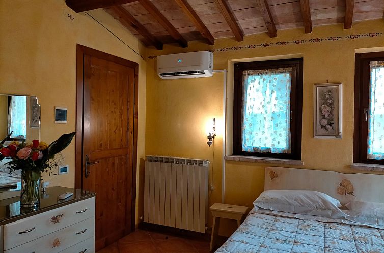 Vakantiehuis Villa mit privatem Pool 70 Kilometer von Rom en