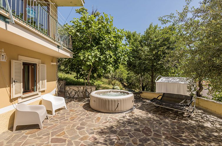 Guest house 09215406 - Apartment Lazio / Rome - Appartement Dimora Lucretili