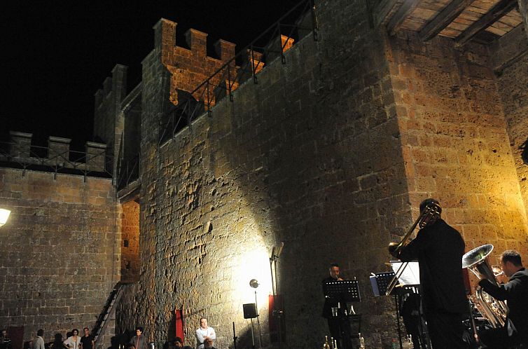 Appartement Komfortable Unterkunft in einem Schloss, Schwimm