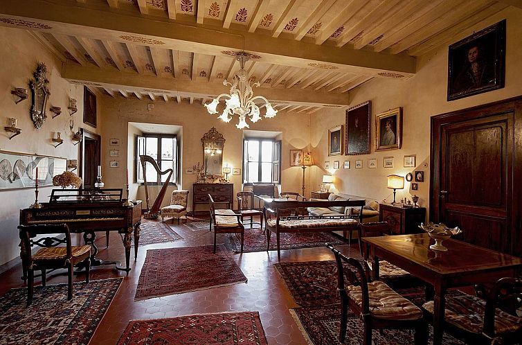 Appartement Charmante Schlossunterkunft mit Schwimmbad