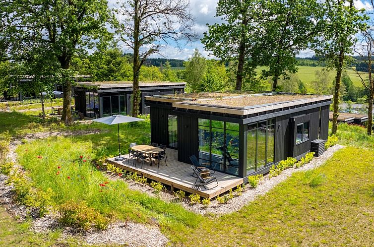 Forest 6 vakantiehuis in Neufchateau, Ardennen, Belgie, met terras en groene omgeving, ideaal voor natuurliefhebbers.