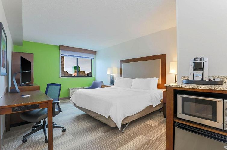 Holiday Inn Express Hotel & Suites Fort Worth Downtown, an I