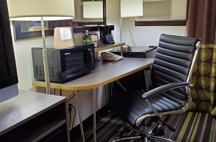 Super 8 by Wyndham Bozeman