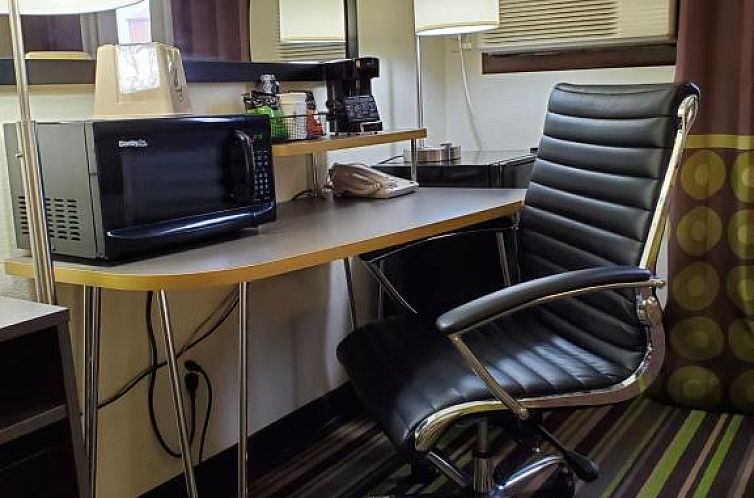 Super 8 by Wyndham Bozeman