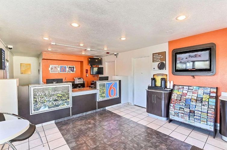 Motel 6-Oakland, CA - Embarcadero