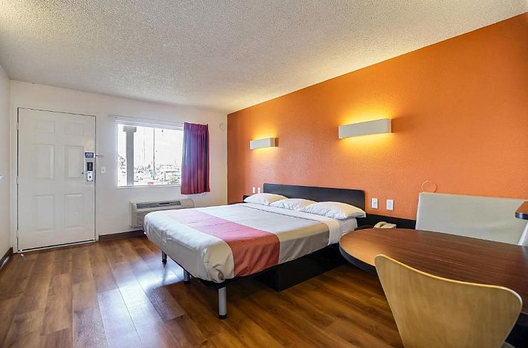 Motel 6-Oakland, CA - Embarcadero