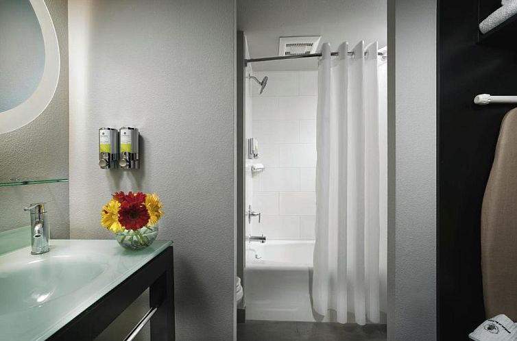 Staypineapple, Hotel FIVE, Downtown Seattle