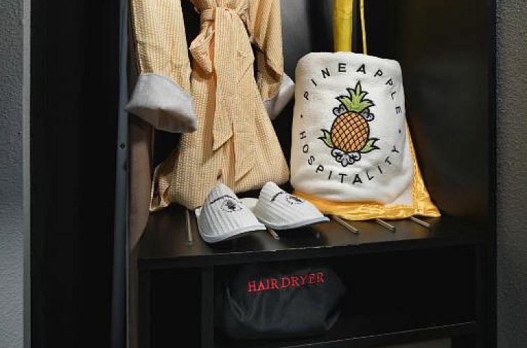 Staypineapple, Hotel FIVE, Downtown Seattle