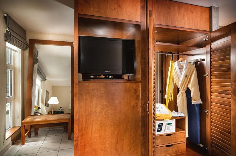 Staypineapple, Watertown, University District Seattle