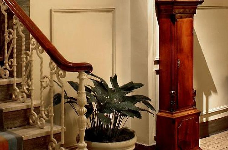 Mayflower Park Hotel