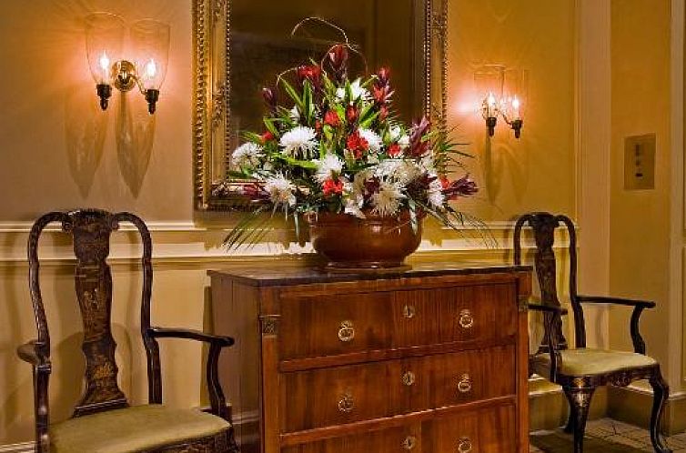 Mayflower Park Hotel