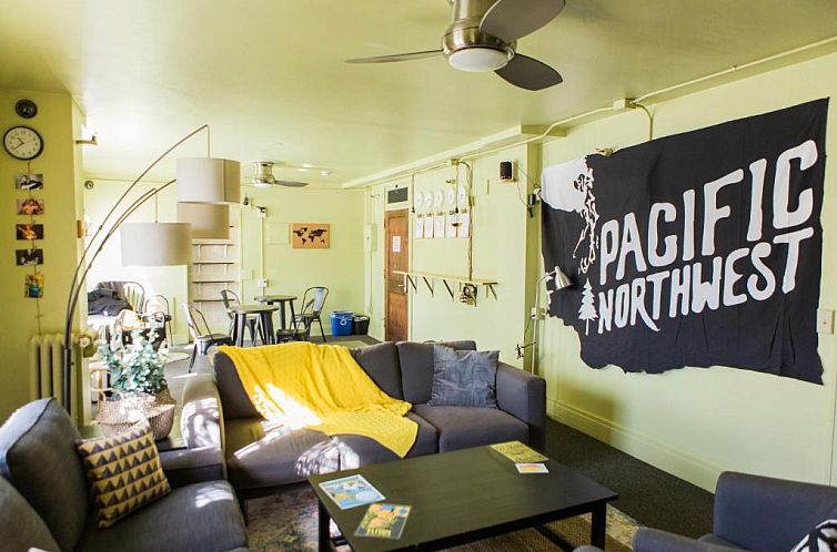 HI - Seattle Hostel at the American Hotel