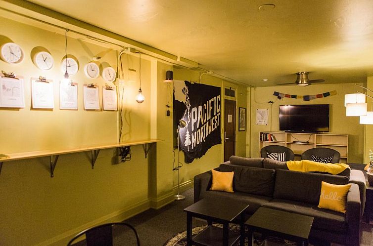 HI - Seattle Hostel at the American Hotel