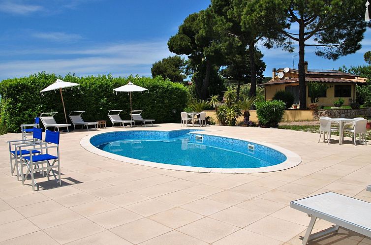 Vakantiehuis Angenehmes Haus in Itri mit überdachtem Innenh