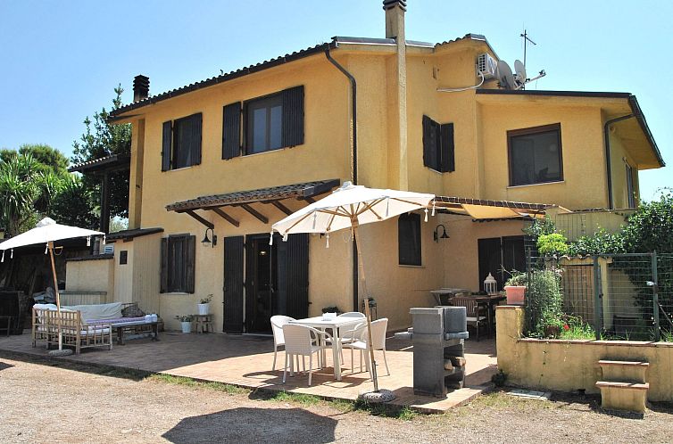Vakantiehuis Angenehmes Haus in Itri mit überdachtem Innenh