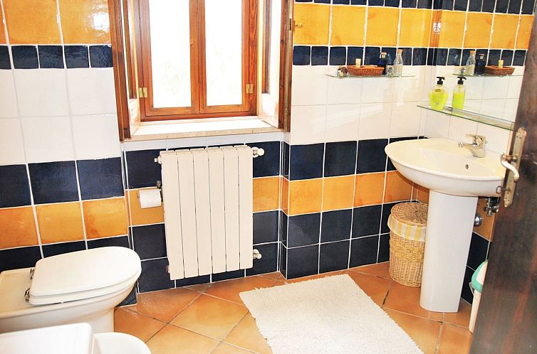 Vakantiehuis Angenehmes Haus in Itri mit überdachtem Innenh