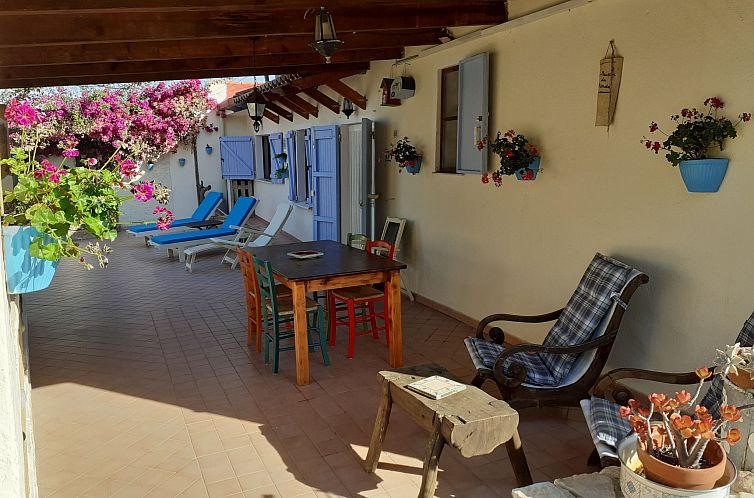 Vakantiehuis Rustikale Villa mit Steinpool