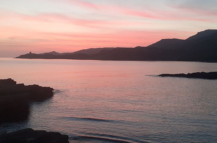 Vakantiehuis Rustikale Villa mit Steinpool