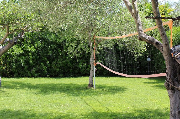 Vakantiehuis Rustikale Villa mit Steinpool