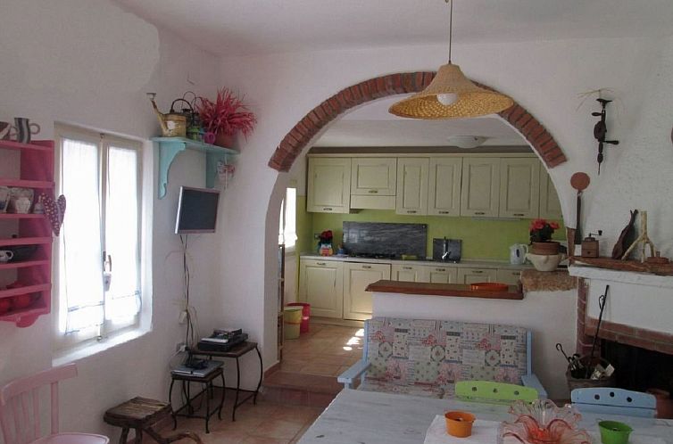 Vakantiehuis Rustikale Villa mit Steinpool