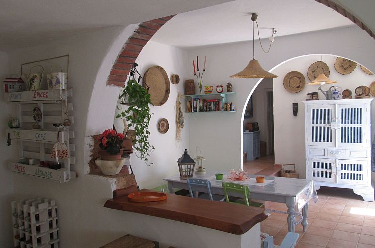 Vakantiehuis Rustikale Villa mit Steinpool