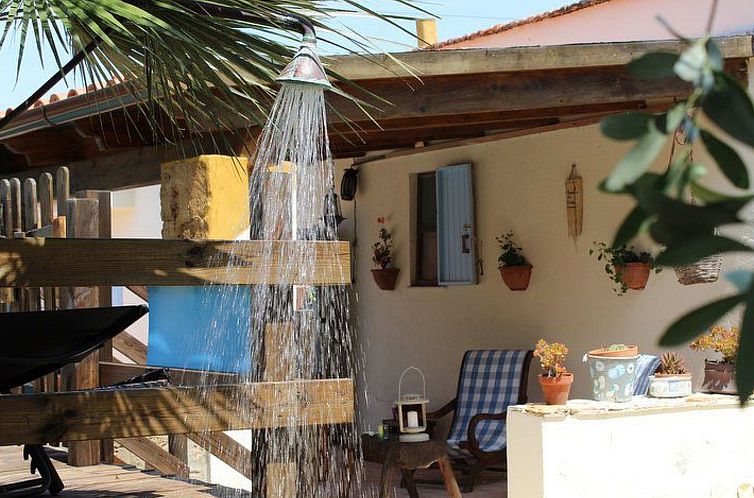 Vakantiehuis Rustikale Villa mit Steinpool