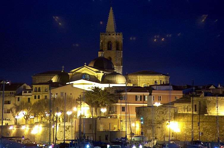 Vakantiehuis Rustikale Villa mit Steinpool