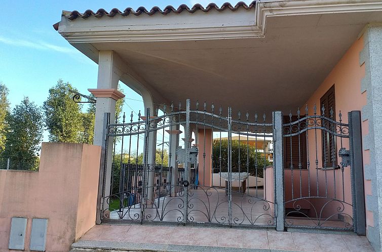Guest house 0932504 - Apartment Sardinia - Appartement Wohnung in La Caletta mit Grill