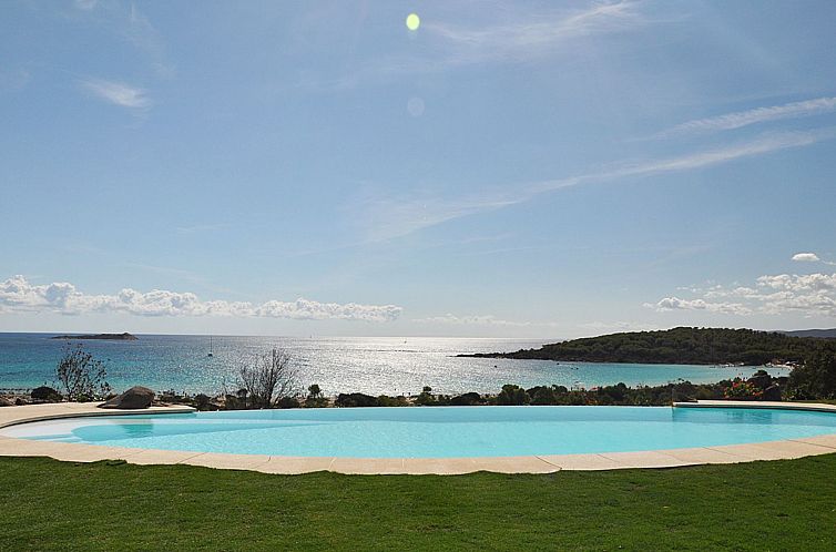 Vakantiehuis Villa Isabel, Meer- und Strandblick, Schwimmbad