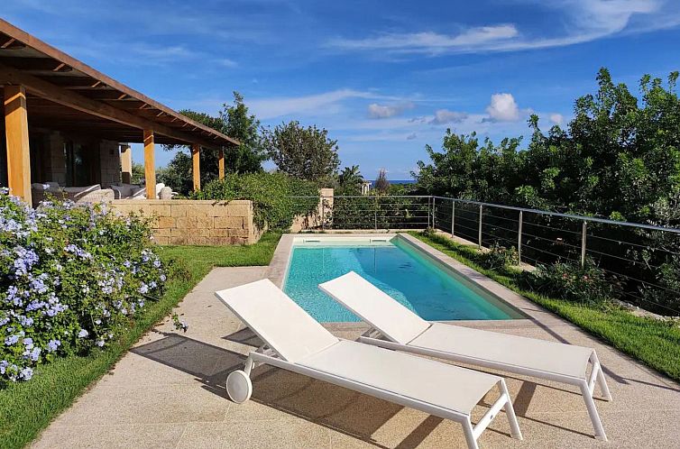Vakantiehuis Villa Luca, mit teilweisem Meerblick und Swimmi
