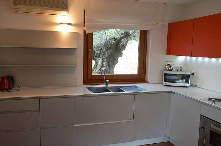 Vakantiehuis Villa Luca, mit teilweisem Meerblick und Swimmi