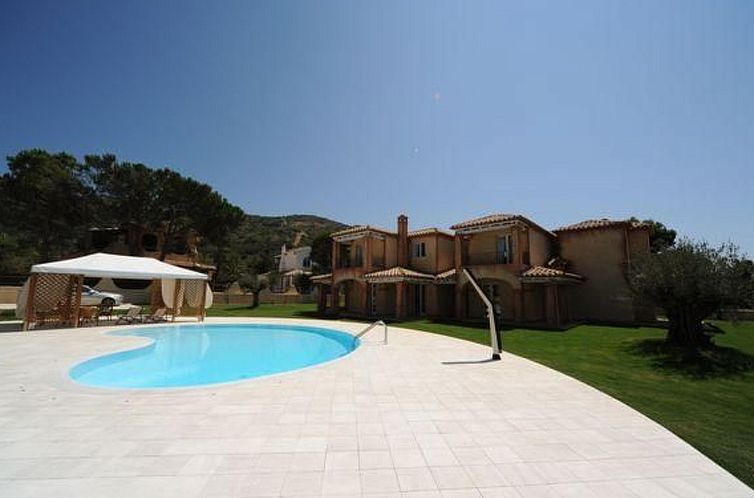 Vakantiehuis 'Villa West' mit Balkon