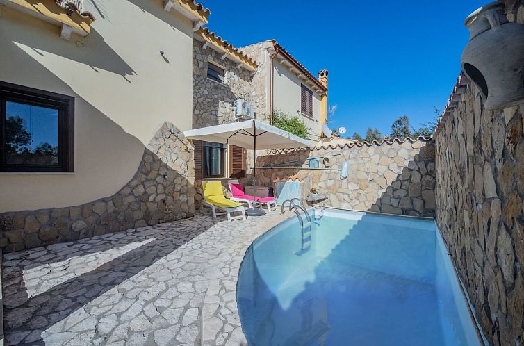 Vakantiehuis Schöne moderne Villa mit privatem Pool.