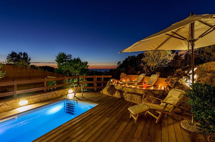 Vakantiehuis für zwei Personen mit Pool und Sonnenterrasse 