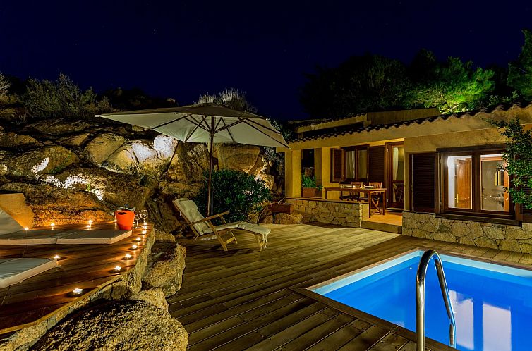 Vakantiehuis für zwei Personen mit Pool und Sonnenterrasse 