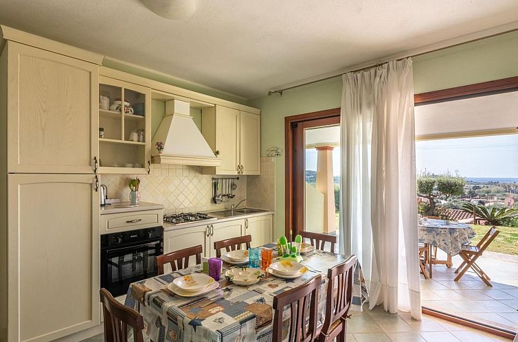 Appartement Haus mit Panoramablick in Chia in natürlicher U