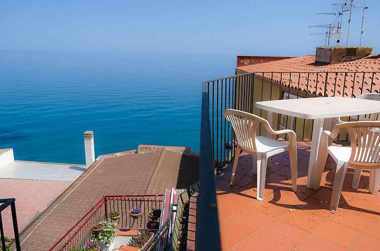 Guest house 0940135 - Apartment Sicily - Appartement Giudecca Terrassenwohnung mit Meerblick