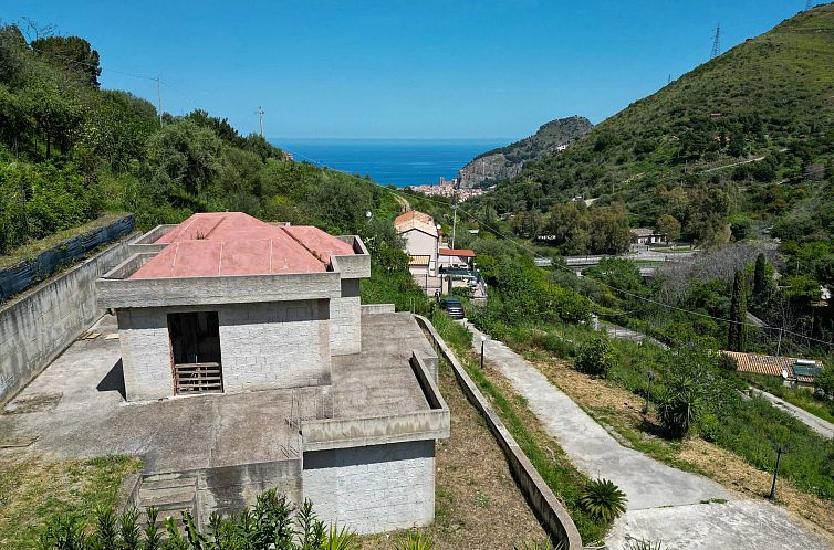 Vrijstaande woning in Cefalu