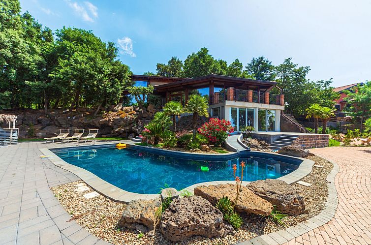 Vakantiehuis Ferienvilla mit privatem Pool