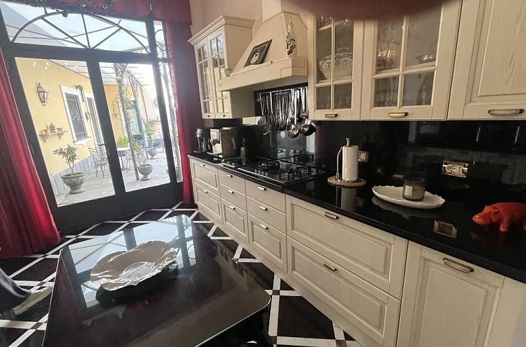 Vrijstaande woning in Acireale