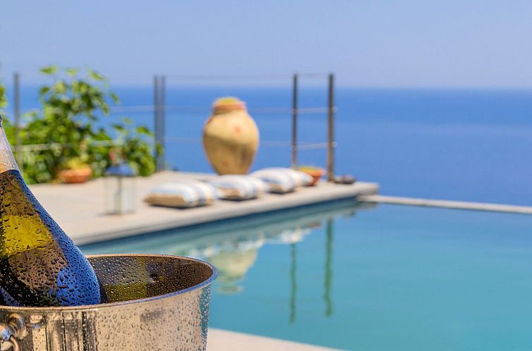 Vakantiehuis Villa Battiato - Haus n Pool