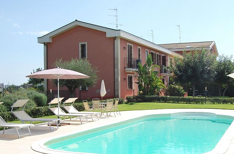 Appartement Nette Wohnung in Acireale mit Terrasse und Pool